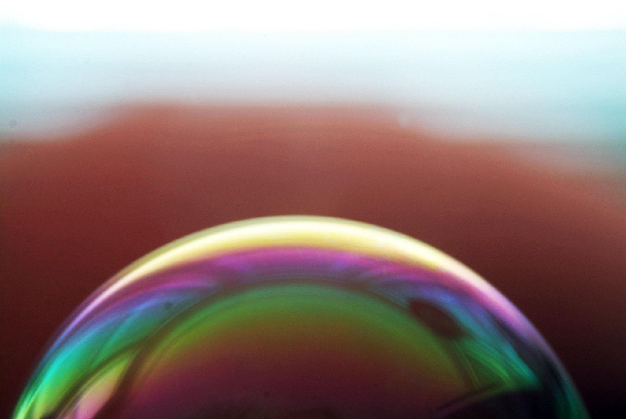„rainbow bubble“ von Silicon/e steht unter CC BY 2.0 Lizenz , https://creativecommons.org/licenses/by/2.0/?ref=ccsearch&atype=rich