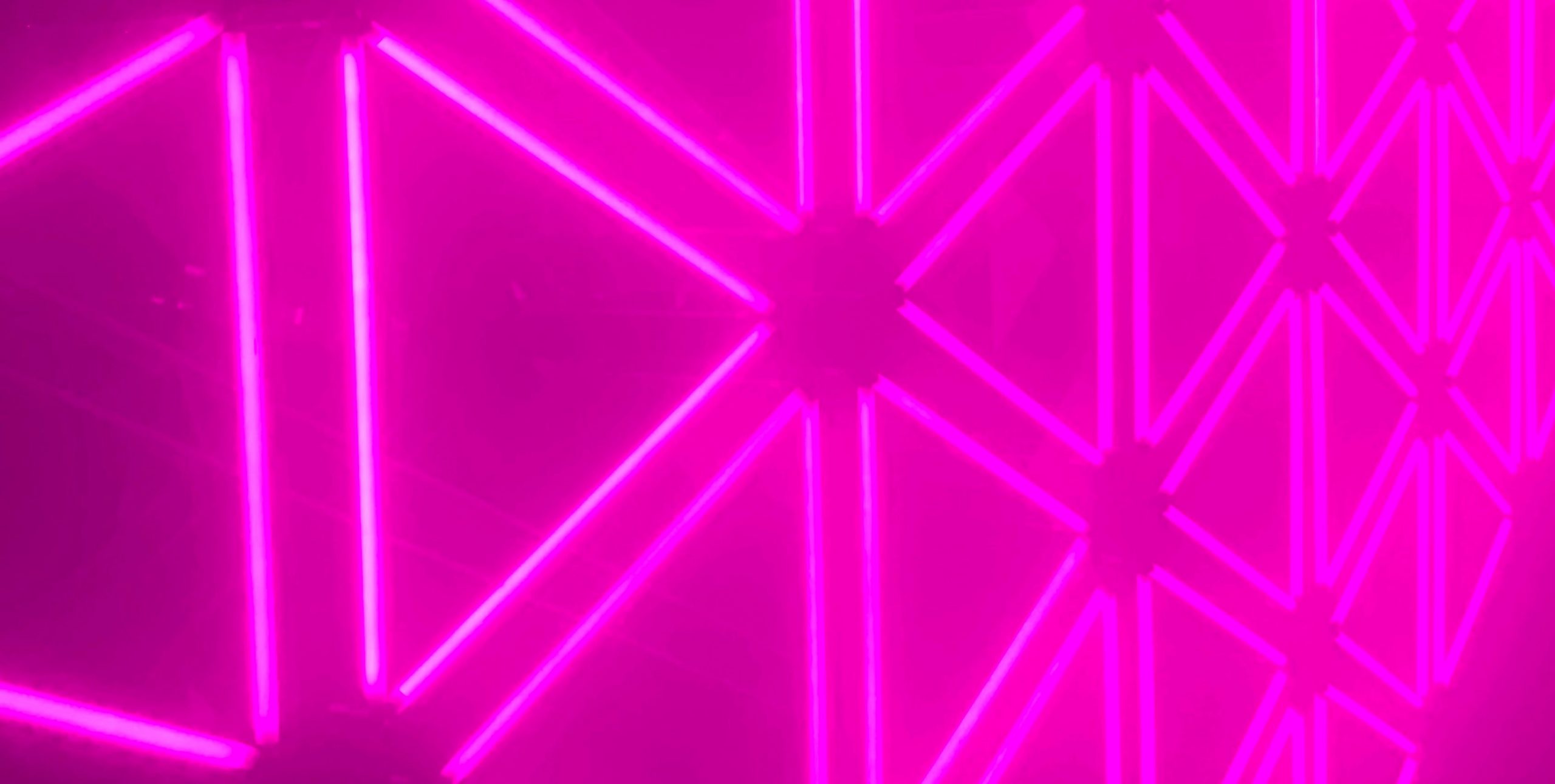 neon_triangles_red_wp2